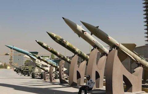 إيران ترفض التفاوض "إطلاقًا" على برنامجها الصاروخي الدفاعي